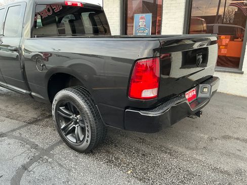Used 2017 RAM 1500 Express w/ Black Ram 1500 Express Group image 28