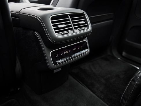 Used 2026 Mercedes-Benz Maybach GLS 600 4MATIC image 48