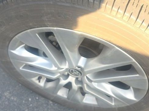 Used 2023 Toyota RAV4 XLE Premium image 5