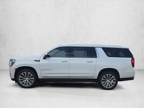 Used 2021 GMC Yukon XL Denali w/ Denali Premium Package image 9