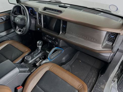 Certified 2021 Ford Bronco Outer Banks w/ Sasquatch Package image 31