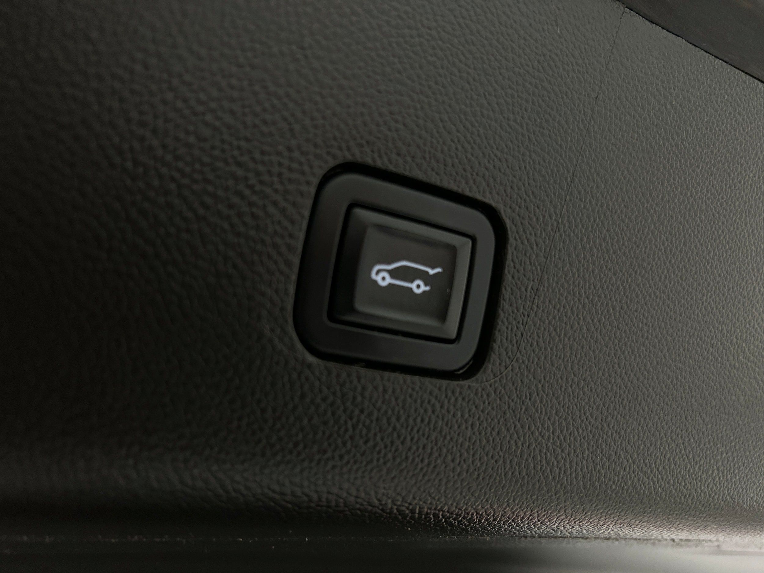 Used 2021 Chevrolet Traverse Premier w/ Redline Edition AWD/4WD image 39