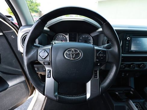 Used 2018 Toyota Tacoma SR5 RWD image 11