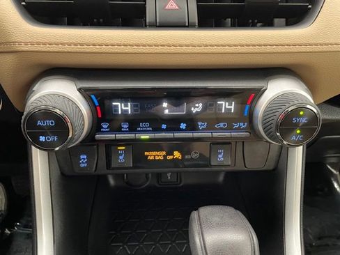 Used 2022 Toyota RAV4 XLE w/ Convenience Package AWD/4WD image 5