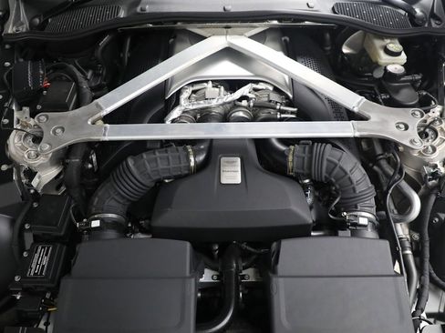 Used 2020 Aston Martin V8 Vantage Coupe image 21