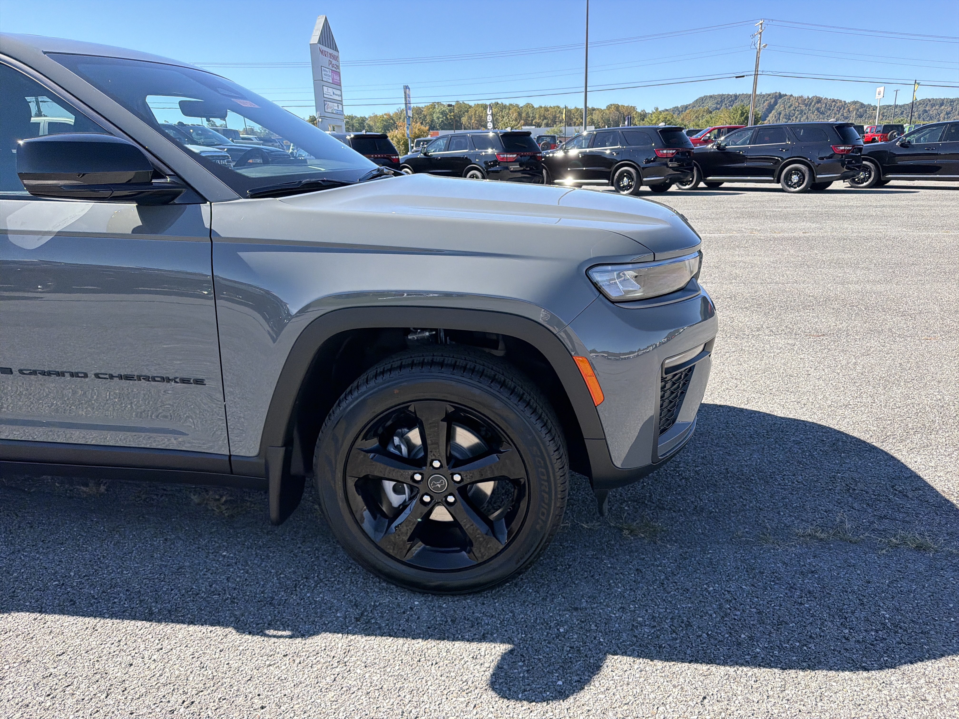 New 2027 Jeep Grand Cherokee Limited AWD/4WD image 4