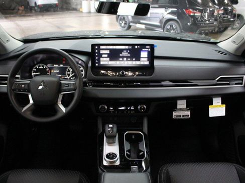 New 2026 Mitsubishi Outlander ES FWD image 20