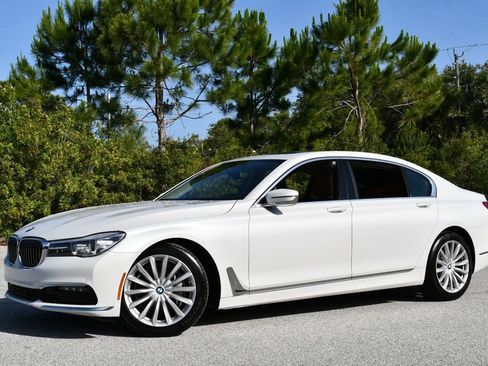 Used 2018 BMW 740i RWD image 23