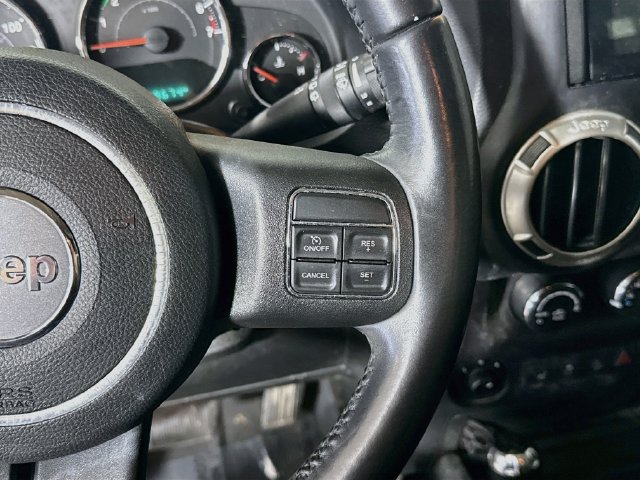 Used 2018 Jeep Wrangler Unlimited Rubicon w/ Cold Weather Group AWD/4WD image 14
