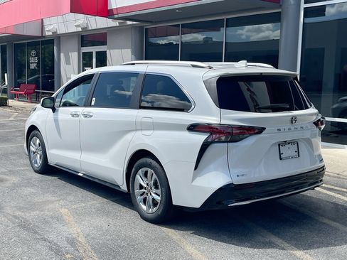 Used 2026 Toyota Sienna Limited FWD image 13