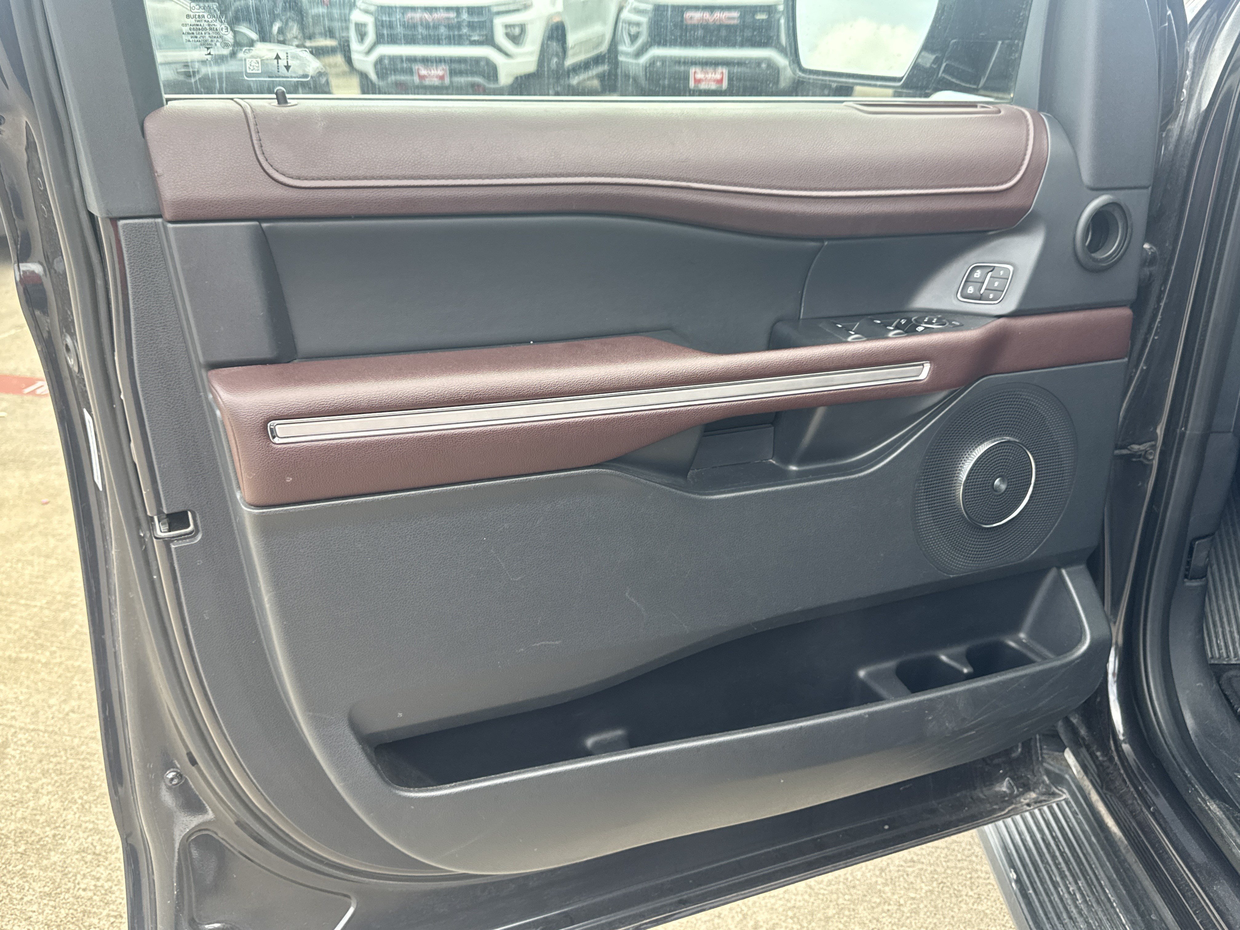 Used 2024 Ford Expedition Max Limited RWD image 3