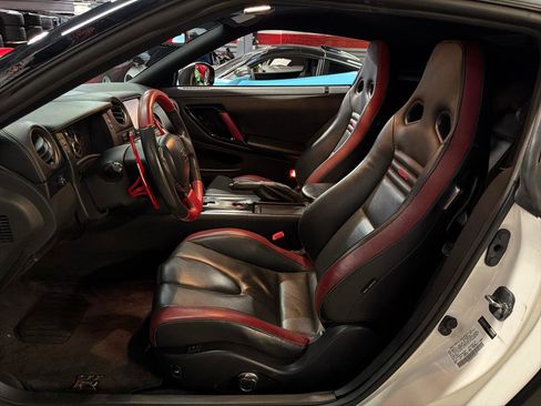 Used 2015 Nissan GT-R Black Edition image 14
