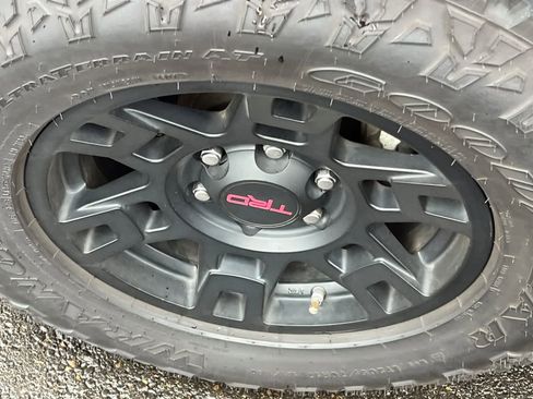 Used 2016 Toyota Tacoma SR5 w/ SR5 Appearance Package (DN) image 21