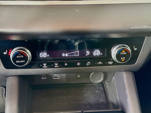 Used 2024 Mitsubishi Outlander SE image 17