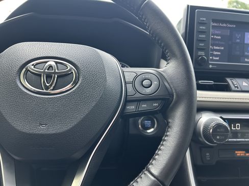 Used 2022 Toyota RAV4 XLE Premium AWD/4WD image 19
