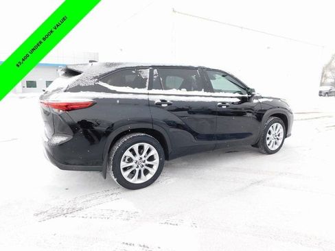 Used 2023 Toyota Highlander Limited image 3