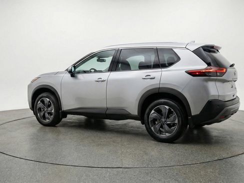 Used 2025 Nissan Rogue SV FWD image 6