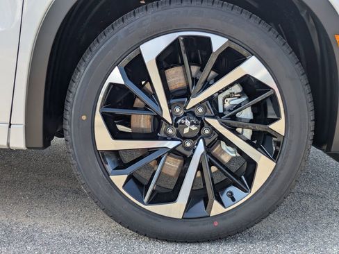 New 2025 Mitsubishi Outlander SEL image 11