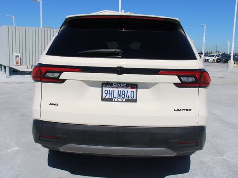Certified 2024 Toyota Grand Highlander AWD image 4