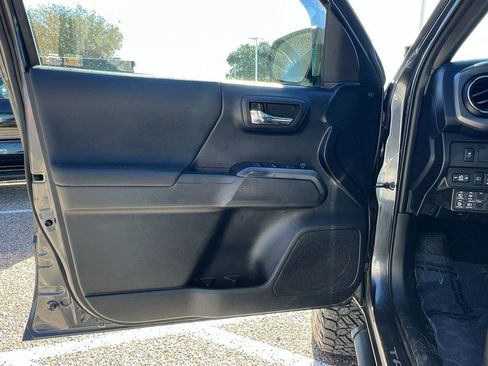Used 2020 Toyota Tacoma TRD Off-Road image 13