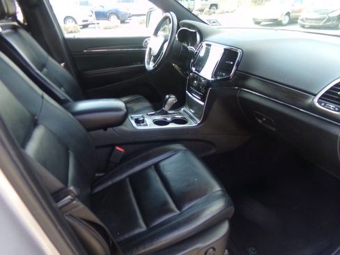 Used 2019 Jeep Grand Cherokee Limited image 39