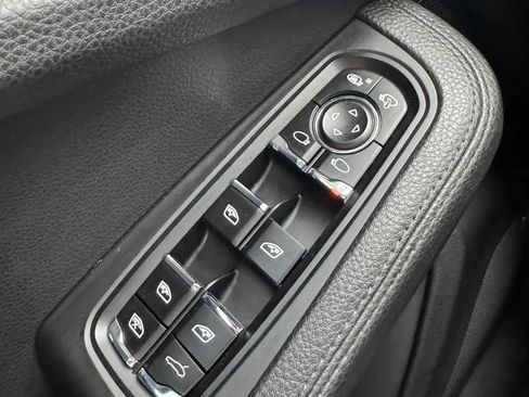 Used 2018 Porsche Macan AWD/4WD image 35