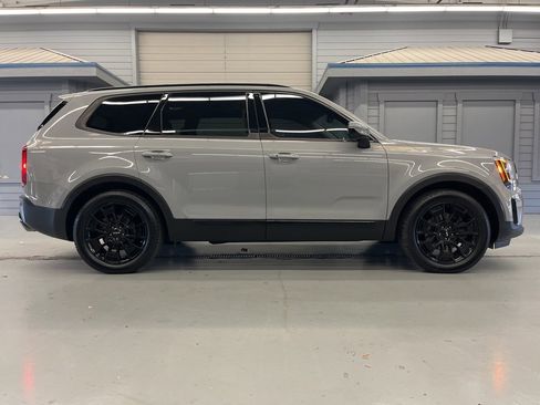 Used 2022 Kia Telluride SX w/ SX Prestige Package image 8