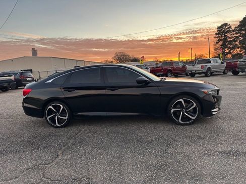 Used 2018 Honda Accord Sport image 17
