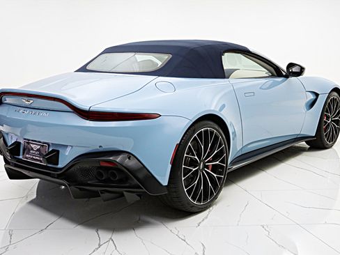 Used 2022 Aston Martin V8 Vantage Roadster RWD image 25