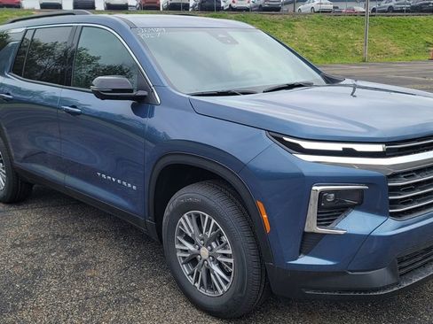 New 2026 Chevrolet Traverse LT w/ Driver Confidence Package AWD/4WD image 2