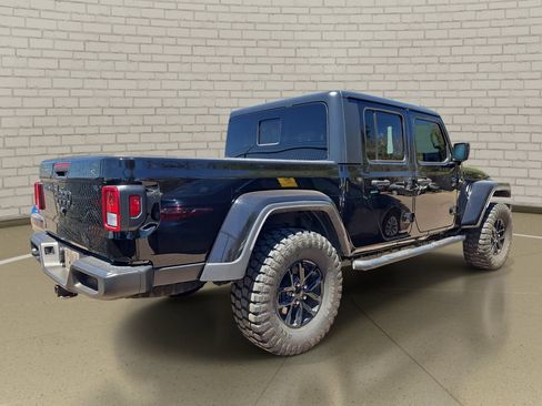 Used 2021 Jeep Gladiator Sport AWD/4WD image 4