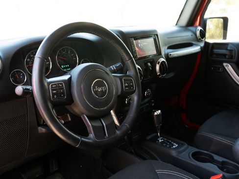 Used 2017 Jeep Wrangler Unlimited Sahara w/ Max Tow Package image 19