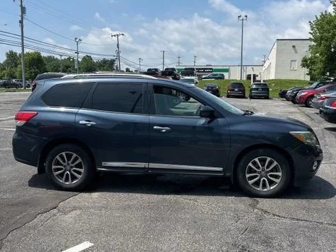 Used 2015 Nissan Pathfinder SL w/ SL Tech Package AWD/4WD image 10