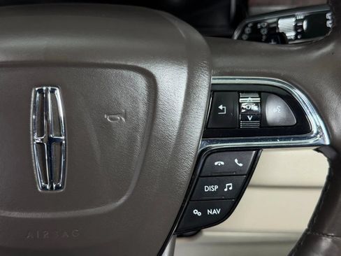 Used 2018 Lincoln Navigator Select AWD/4WD image 36