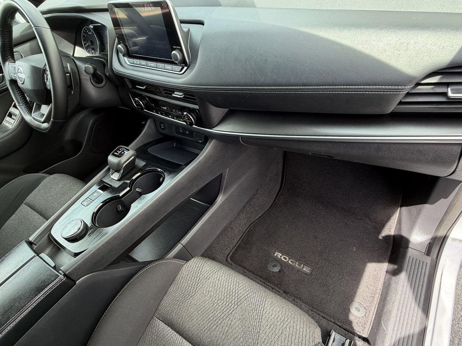 Used 2025 Nissan Rogue SV AWD/4WD image 36