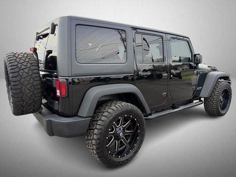 Used 2018 Jeep Wrangler Unlimited Rubicon w/ Connectivity Group AWD/4WD image 3