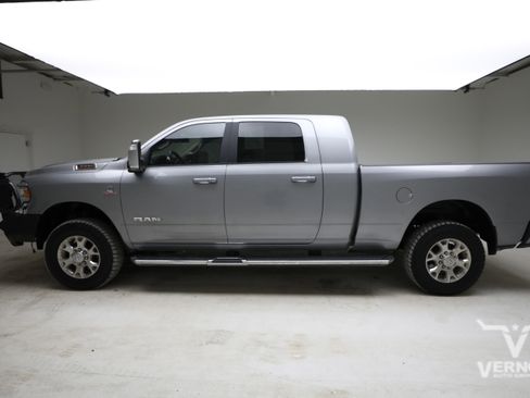 Used 2024 RAM 3500 Laramie AWD/4WD image 2