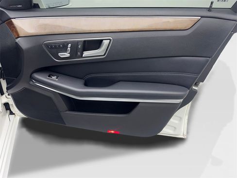 Used 2014 Mercedes-Benz E 350 Sedan image 46