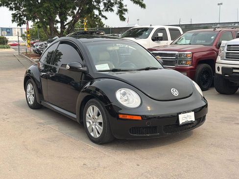 Used 2009 Volkswagen Beetle Coupe FWD image 3