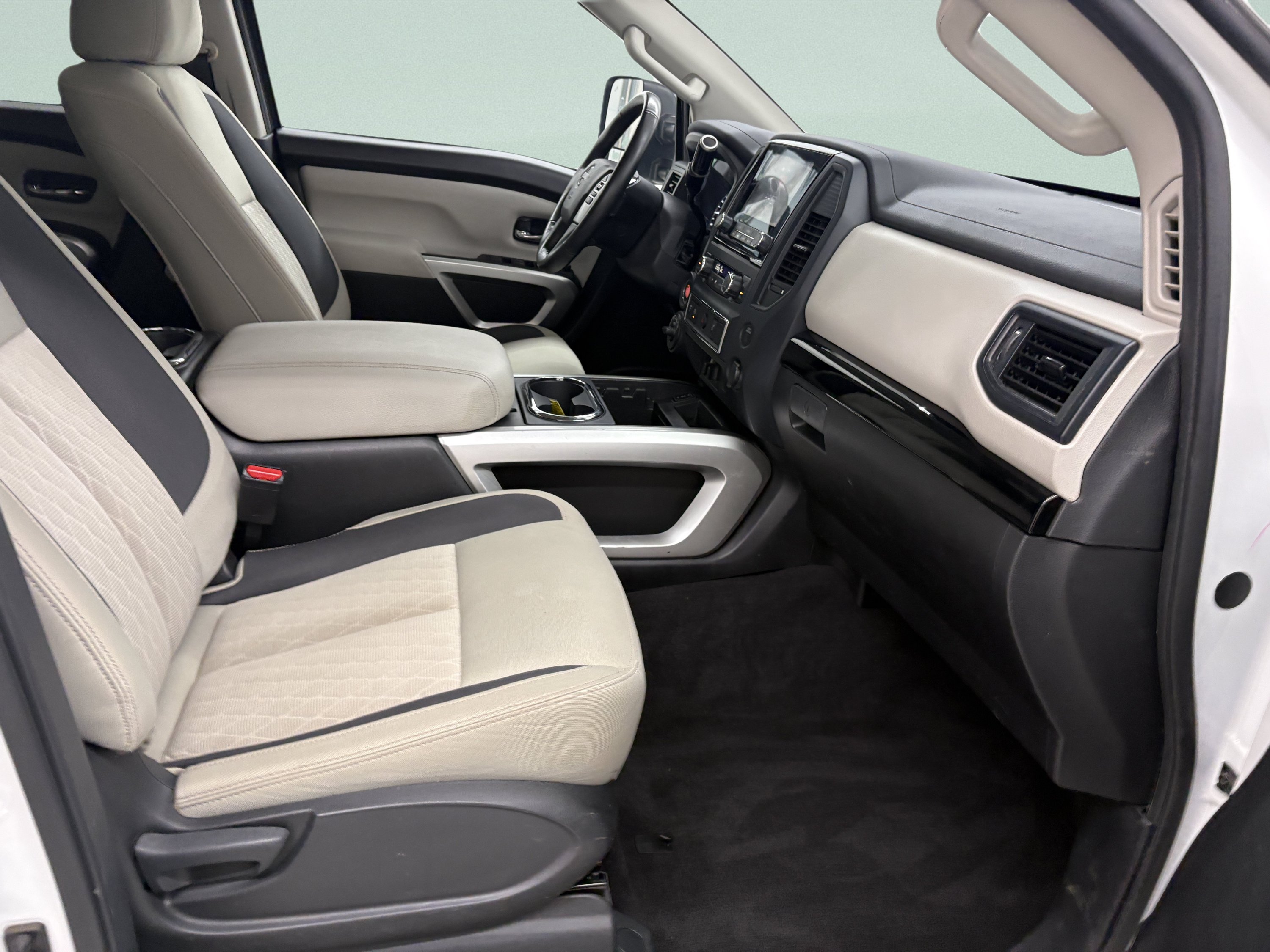 Used 2024 Nissan Titan SV w/ SV Convenience Package AWD/4WD image 21