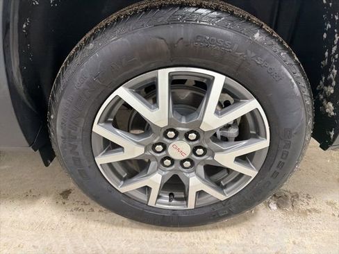 Used 2023 GMC Acadia SLE w/ Driver Convenience Package image 8