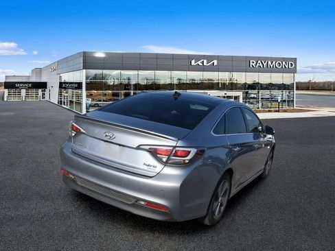 Used 2016 Hyundai Sonata Limited w/ Option Group 02 FWD image 3