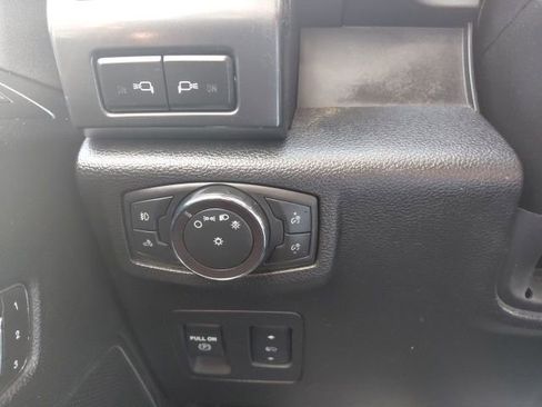 Used 2019 Ford F150 Lariat w/ Equipment Group 502A Luxury AWD/4WD image 16