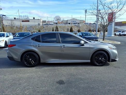 Used 2025 Toyota Camry SE image 4