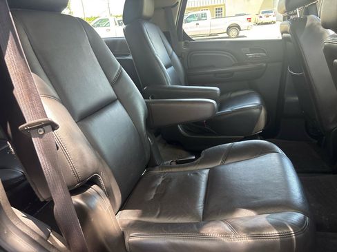 Used 2014 Cadillac Escalade Luxury AWD/4WD image 26