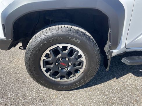 Used 2024 Toyota Tacoma TRD Off-Road AWD/4WD image 30
