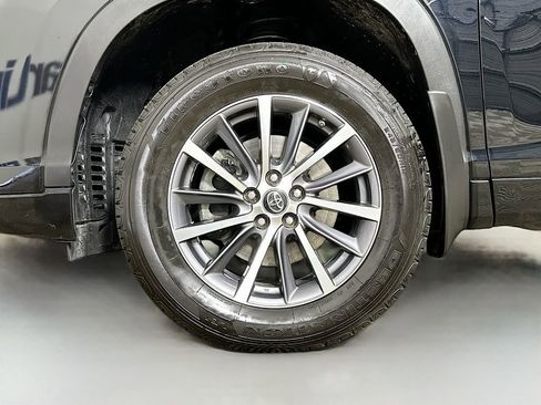 Used 2017 Toyota Highlander XLE image 40