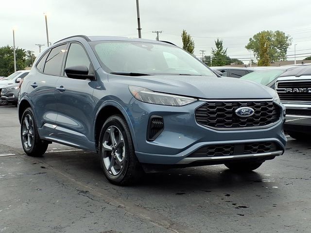 Certified 2024 Ford Escape ST-Line w/ Tech Pack #1 AWD/4WD image 3