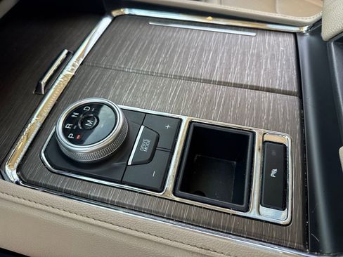 Used 2024 Ford Expedition Limited image 18