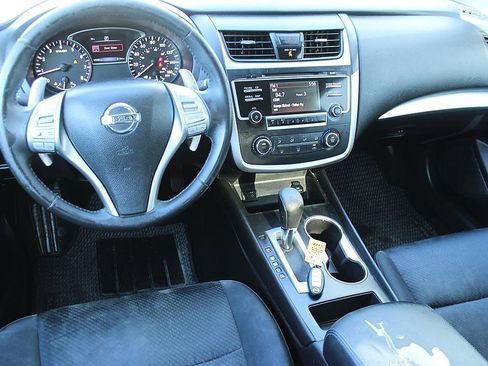 Used 2016 Nissan Altima 2.5 SR FWD image 11